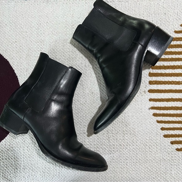 Saint Laurent Shoes - SAINT LAURENT BLACK Chelsea BOOTS SIZE 37.5
